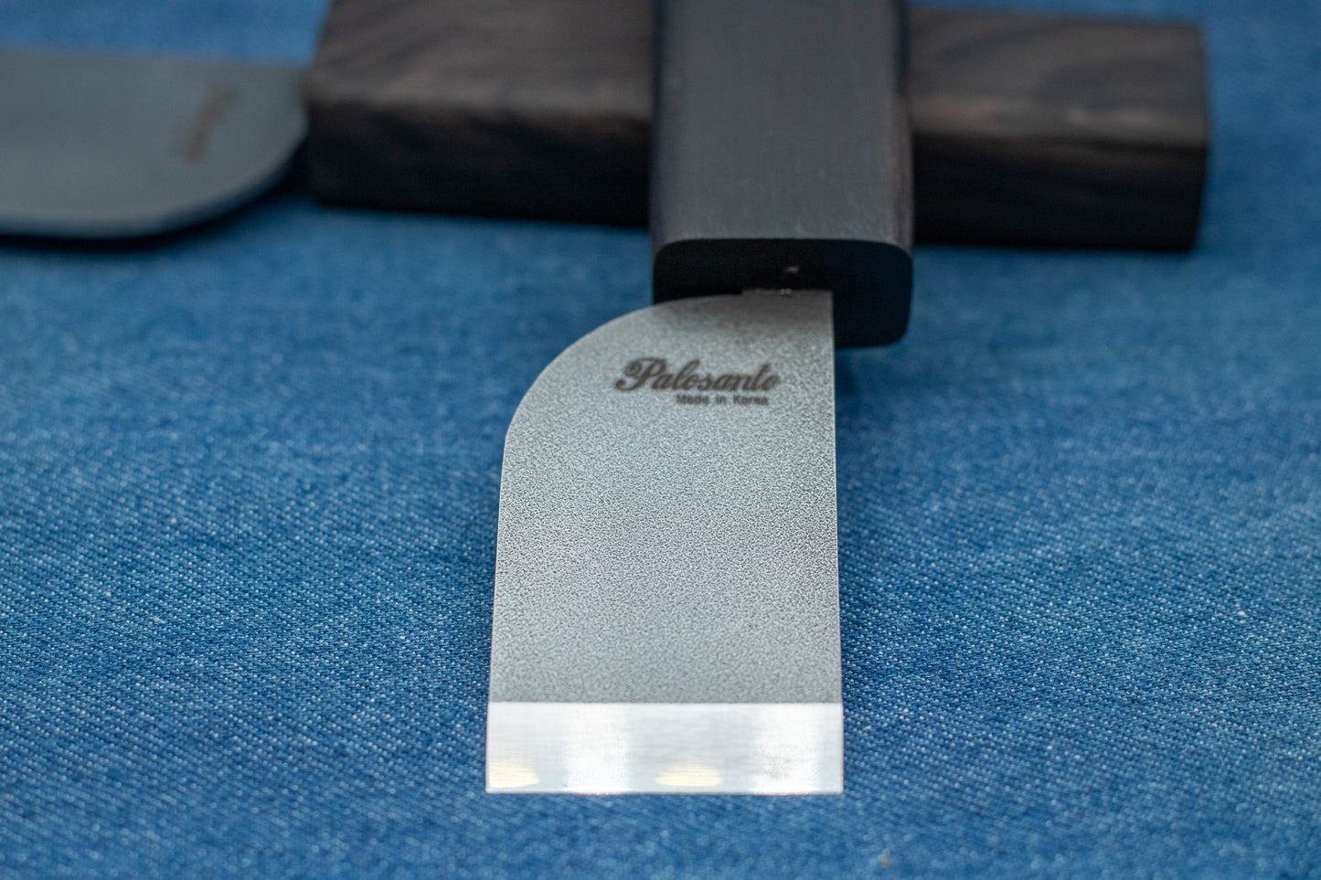 Front picture Palosanto Japanese knife