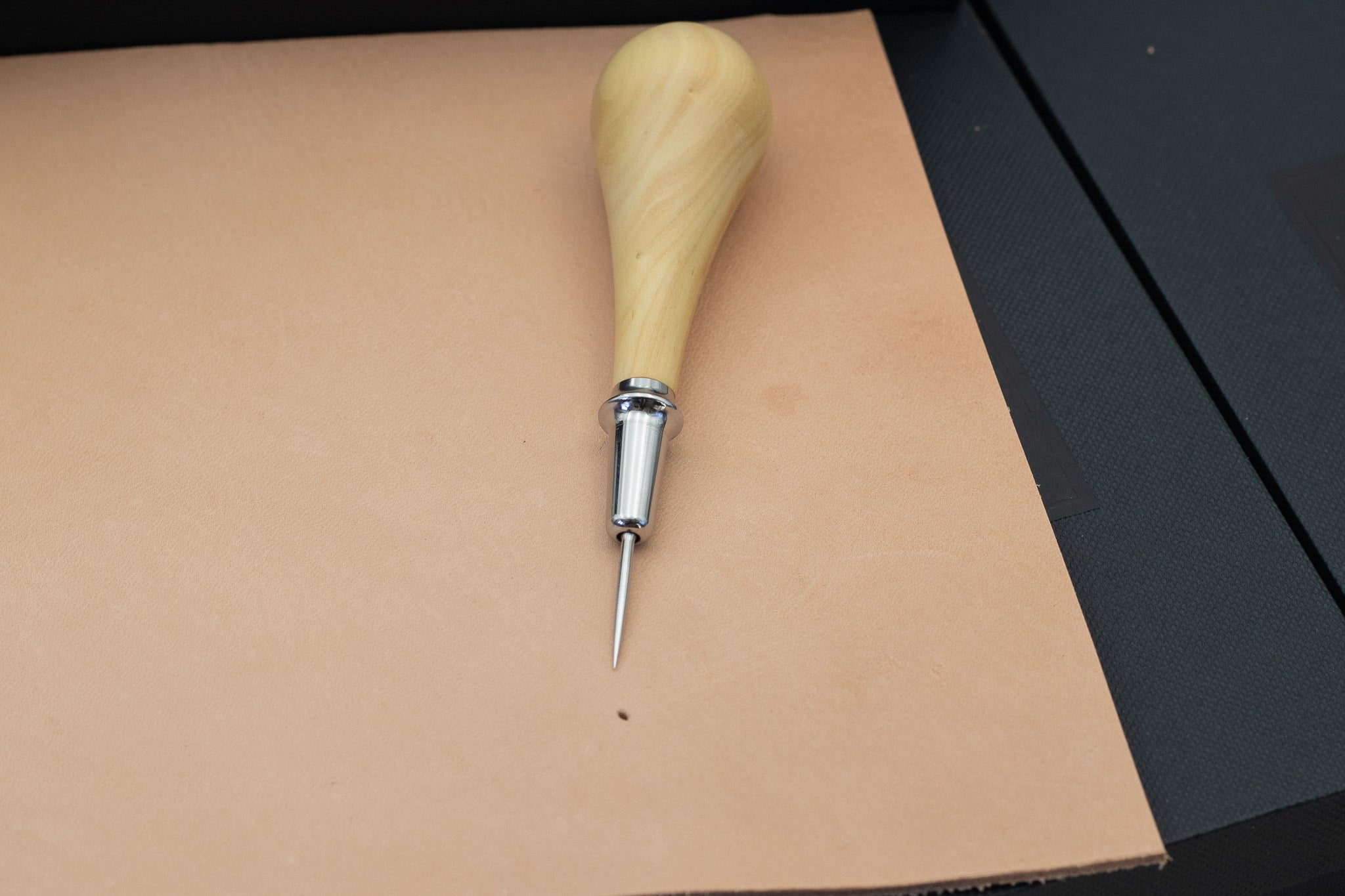 Amy Roke Round Awl – Van Dijk leather supplies